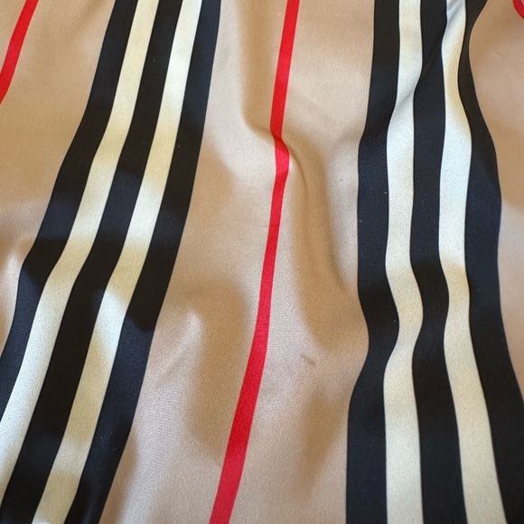 Burberry Kids’ Puffer Vest with Removable Hood - Picture 8 of 10